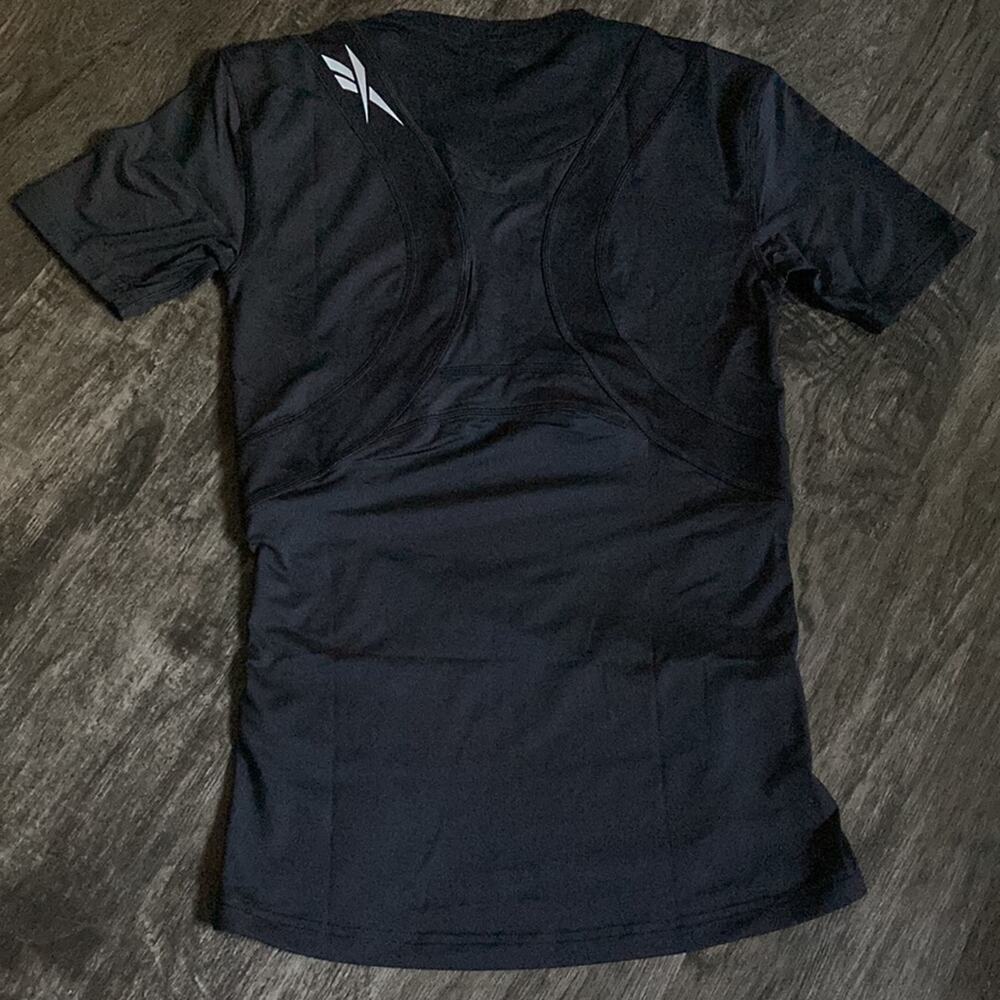 NWOT Reebok Play Dry Fitted Shirt Sz Medium - Picture 6 of 6